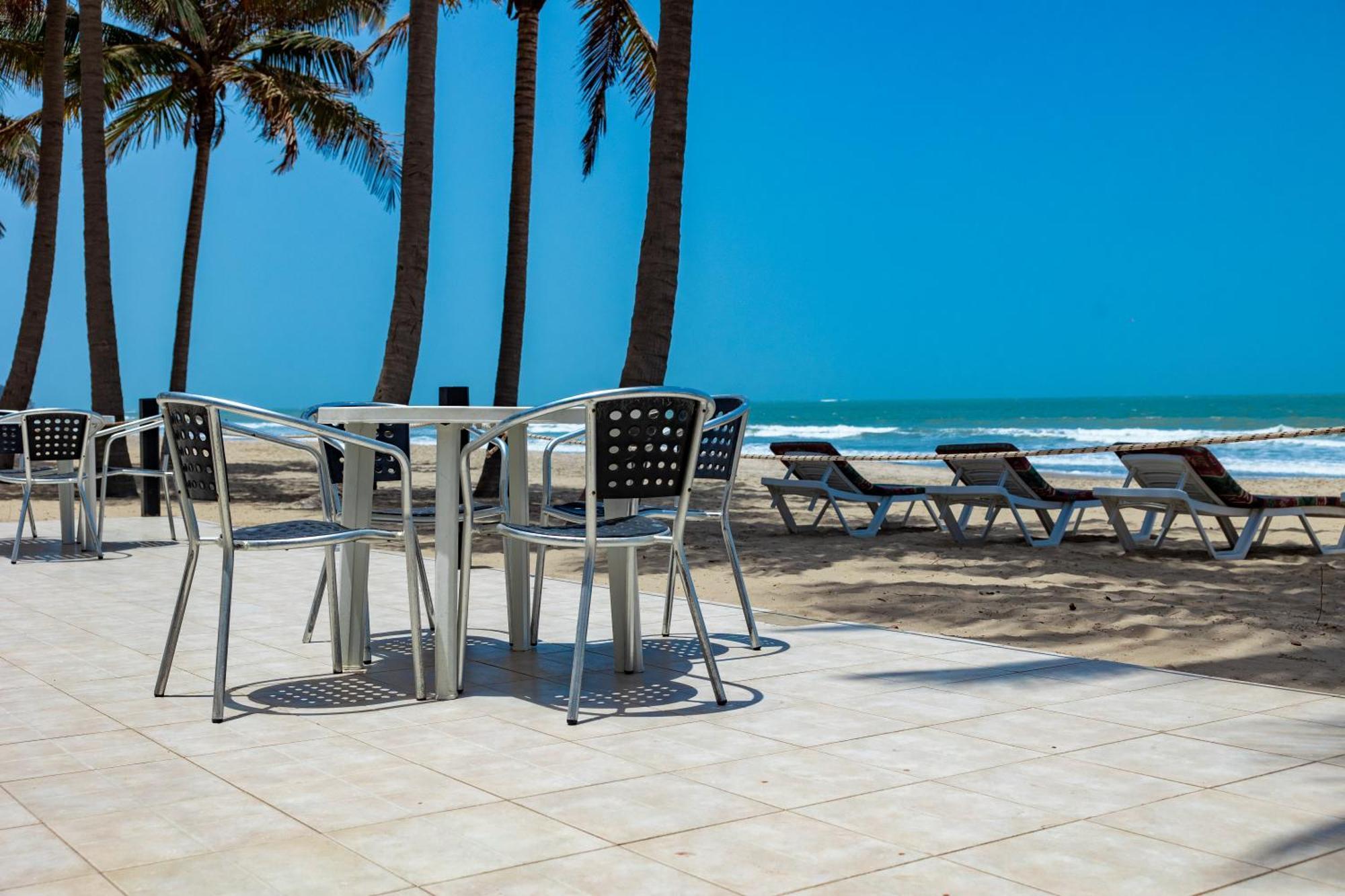 Bungalow Beach Hotel Serrekunda Luaran gambar